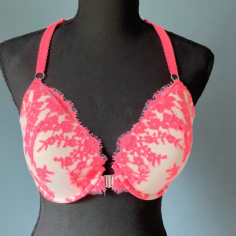 Gorgeous Victoria Secret front closure wired race back bra size 34DDD.